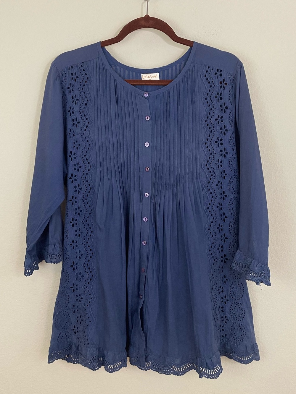 Lula Soul Blue Eyelet Button-Front Tunic Top 3/4 Sleeves Size Medium Preppy-Boho